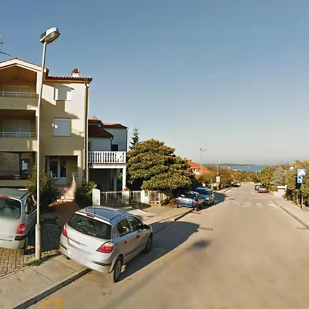 Amazing Apartment In Stinjan With Wifi * Stinjan