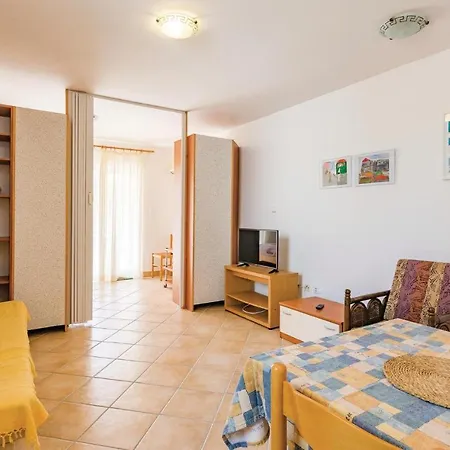Apartment Amazing Apartment In Stinjan With Wifi
