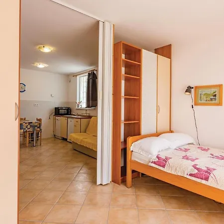 Apartment Amazing Apartment In Stinjan With Wifi *