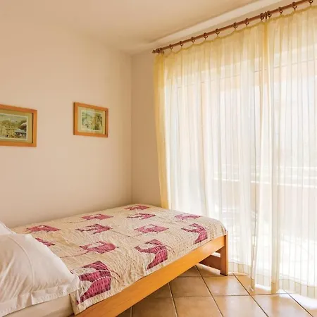 Amazing Apartment In Stinjan With Wifi